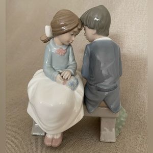 NAO BY LLADRO #1136 FIRST LOVE BNIB BRIDAL BOY AND GIRL ON BENCH 1990